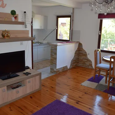 Nina Zlatar Apartment