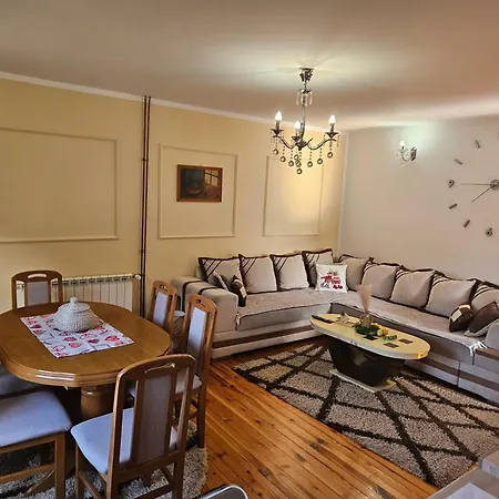 公寓 Nina Zlatar *